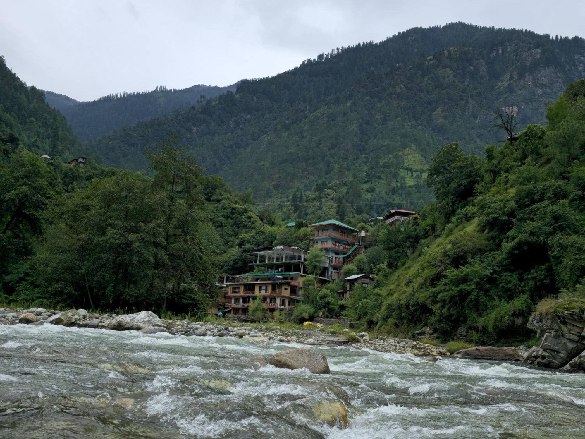 Sharda Resort-Tirthan Valley Banjār エクステリア 写真